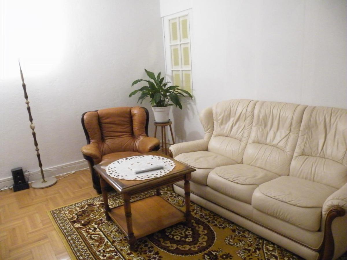 Appartement F3 -Plaisir Moins Cher - Jusqu'A 8Personnes ル・メー・シュル・セーヌ エクステリア 写真