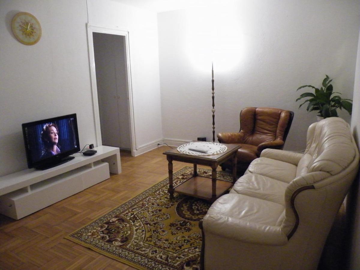 Appartement F3 -Plaisir Moins Cher - Jusqu'A 8Personnes ル・メー・シュル・セーヌ エクステリア 写真