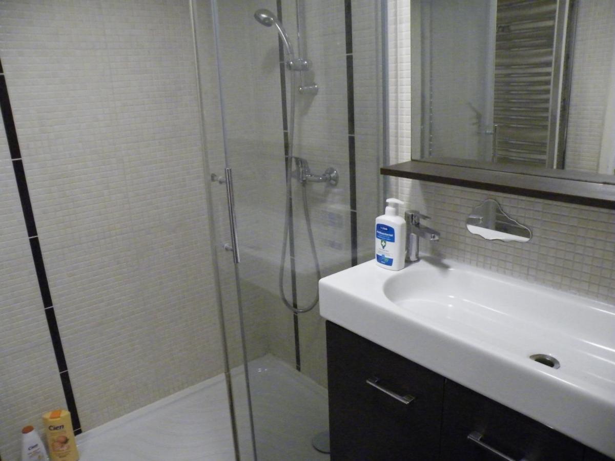 Appartement F3 -Plaisir Moins Cher - Jusqu'A 8Personnes ル・メー・シュル・セーヌ エクステリア 写真
